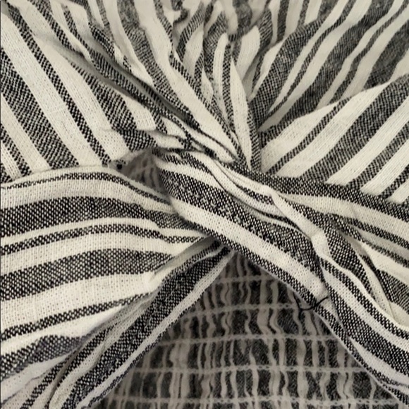 NWT Crop Ruffled Off The Shoulder Top - Picture 8 of 9